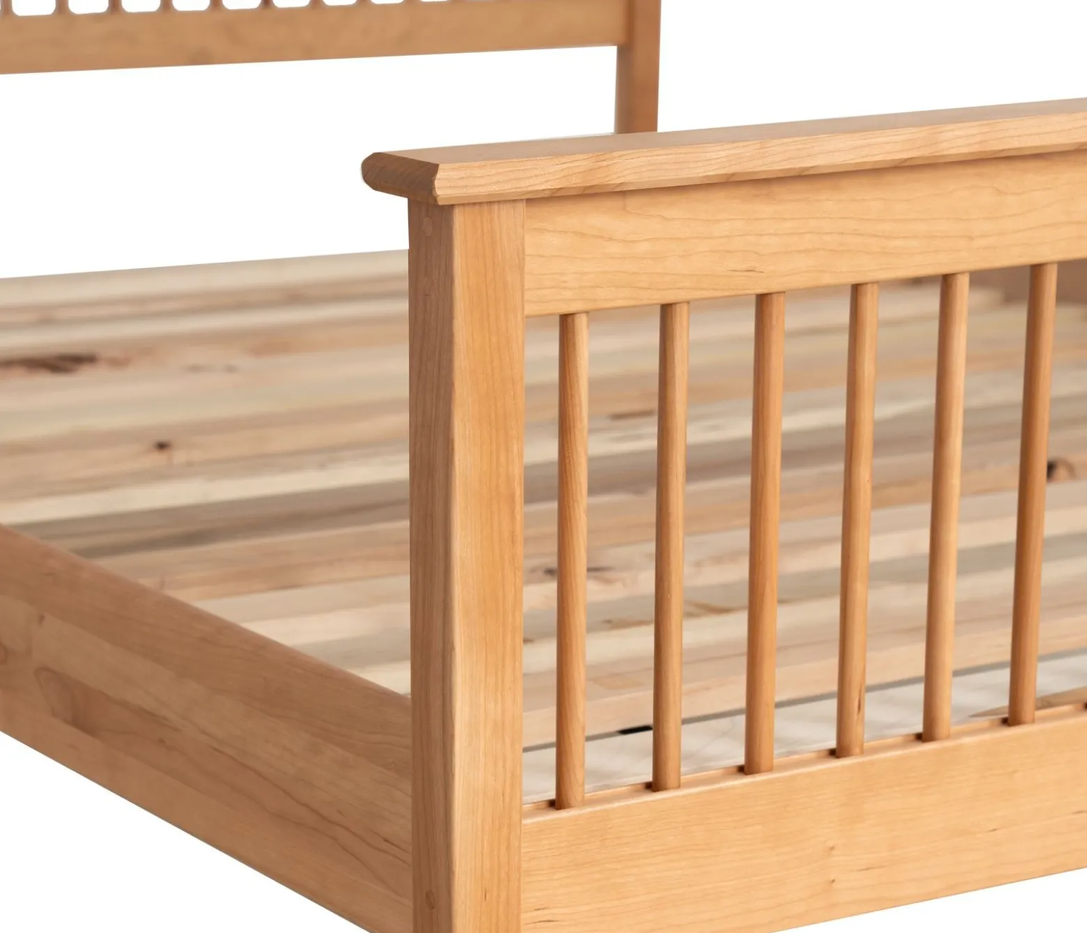 Shaker Queen Spindle Bed